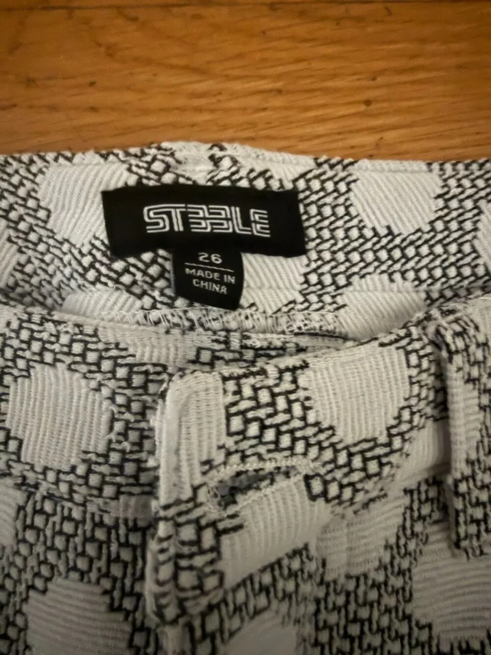 Steele black and white dot shorts - size 26